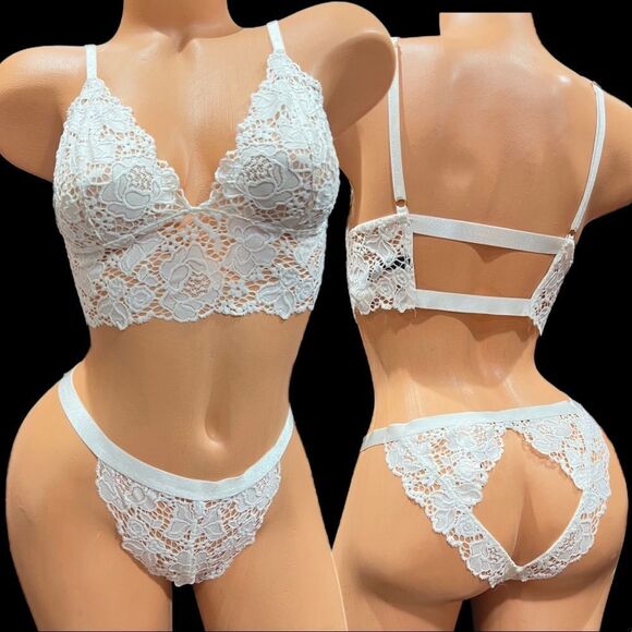 Victoria’s Secret Set Very sexy Lace bralette Peekaboo Cheekini panty Off white